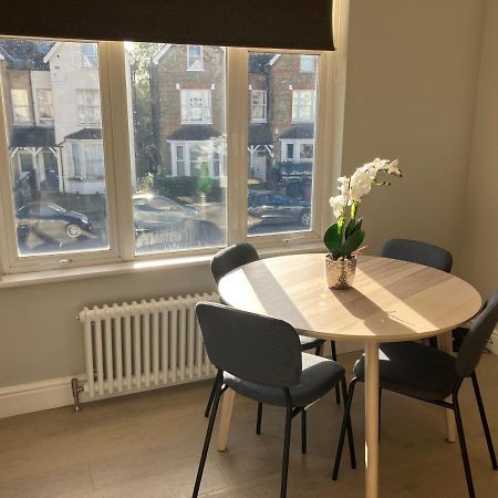 Splendid 2 Bed Flat With Private Terrace In Wimbledon - 2 The Queens Apartment London Bagian luar foto