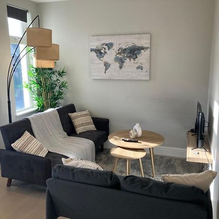 Splendid 2 Bed Flat With Private Terrace In Wimbledon - 2 The Queens Apartment London Bagian luar foto