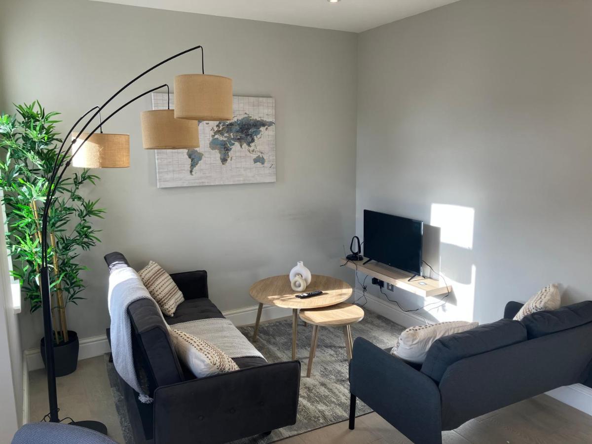 Splendid 2 Bed Flat With Private Terrace In Wimbledon - 2 The Queens Apartment London Bagian luar foto