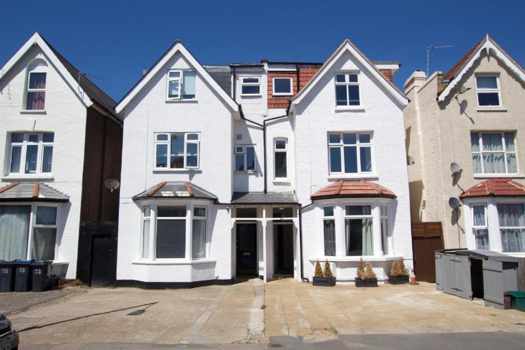 Splendid 2 Bed Flat With Private Terrace In Wimbledon - 2 The Queens Apartment London Bagian luar foto