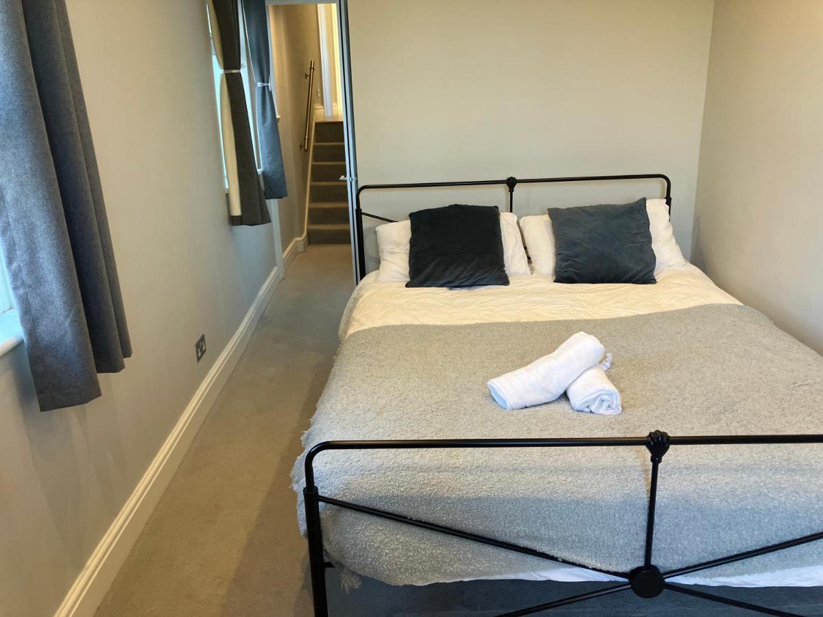Splendid 2 Bed Flat With Private Terrace In Wimbledon - 2 The Queens Apartment London Bagian luar foto