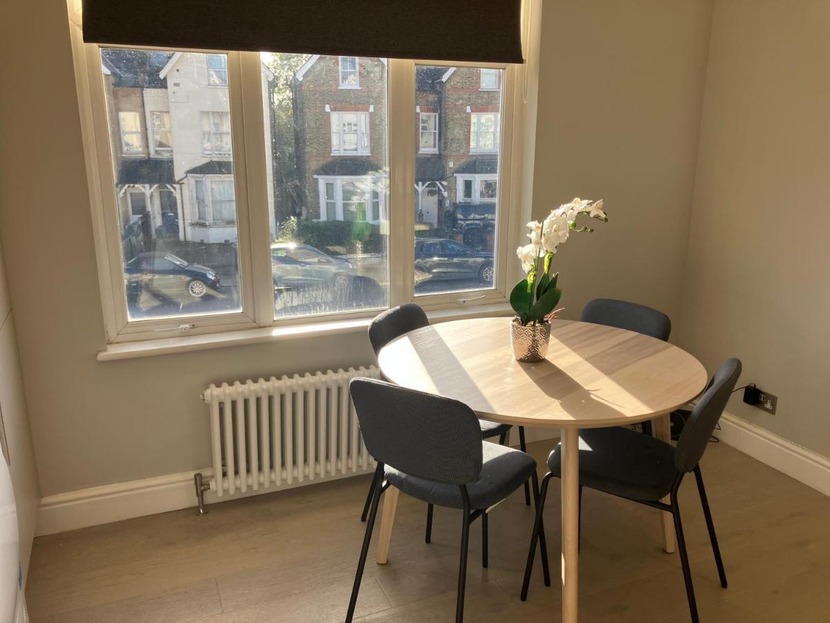 Splendid 2 Bed Flat With Private Terrace In Wimbledon - 2 The Queens Apartment London Bagian luar foto