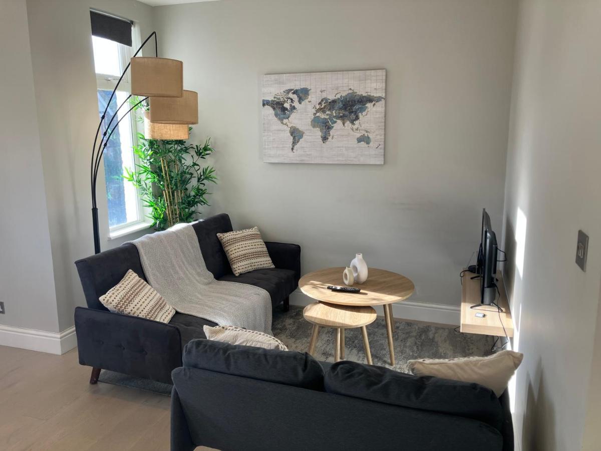 Splendid 2 Bed Flat With Private Terrace In Wimbledon - 2 The Queens Apartment London Bagian luar foto